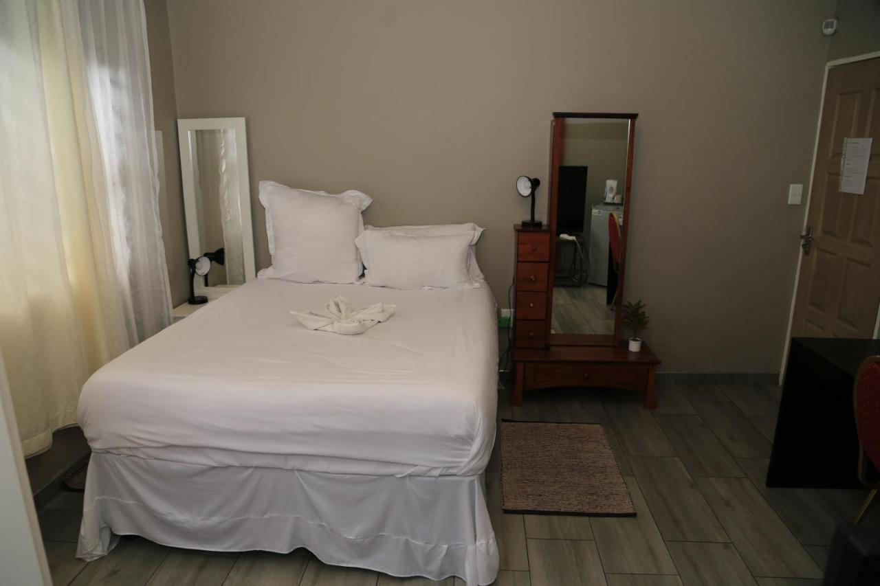 Coco Palm Bed & Breakfast Windhoek Exterior photo