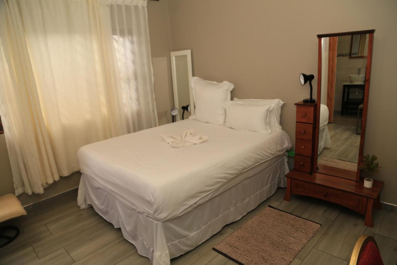Coco Palm Bed & Breakfast Windhoek Exterior photo