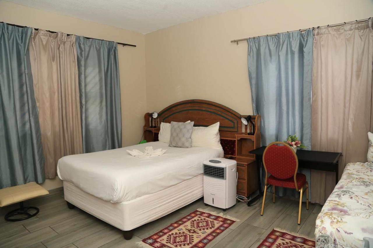Coco Palm Bed & Breakfast Windhoek Exterior photo
